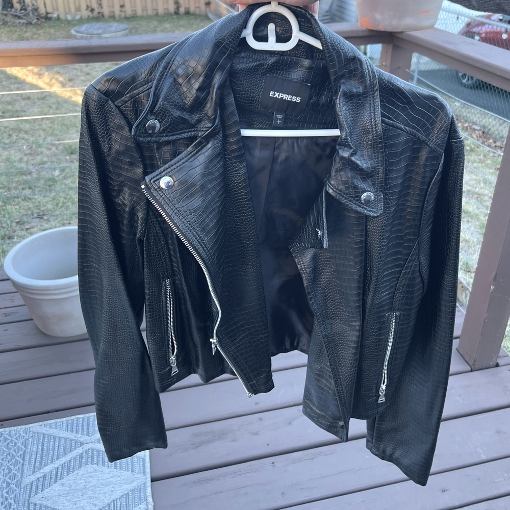 Express Asymmetrical Zip Cropped Faux/ Vegan Leather Moto Jacket L Coat